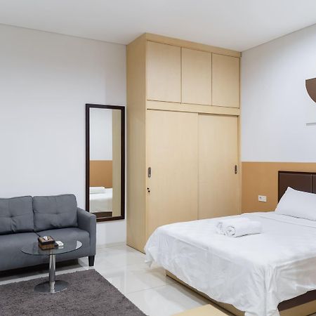 Отель Cove Mk House Senopati Джакарта Экстерьер фото