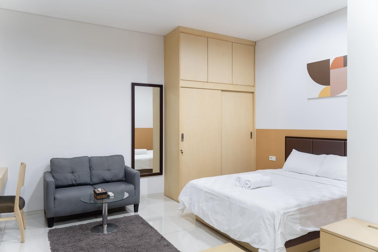 Отель Cove Mk House Senopati Джакарта Экстерьер фото